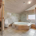 Four-bedroom In Hébergement de vacances Blåvand