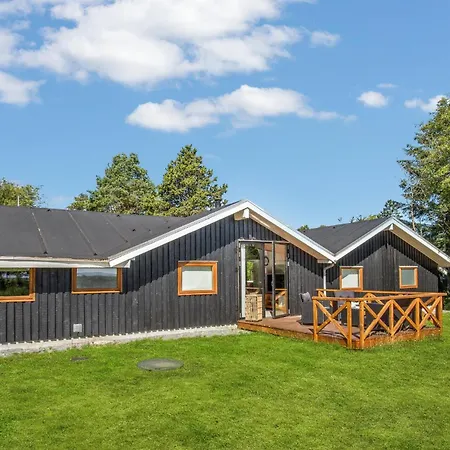 別荘 Four-bedroom In *