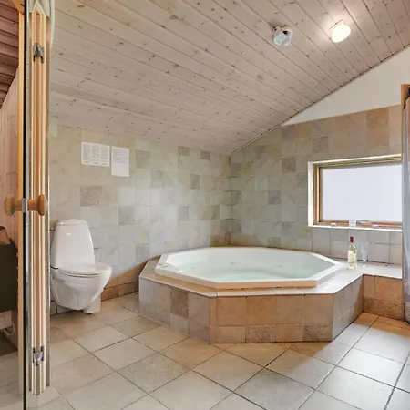Four-bedroom In Hébergement de vacances Blåvand