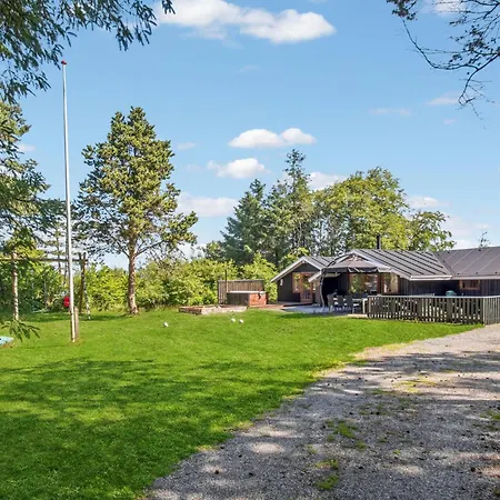 別荘 Four-bedroom In *